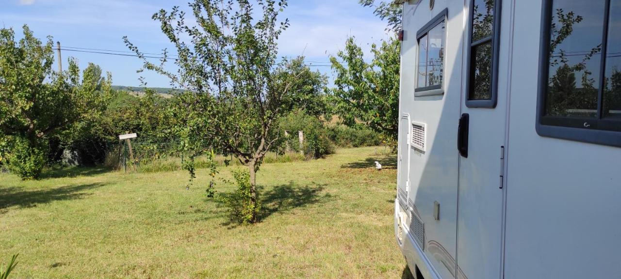 Charmant camping-car à la campagne Labessiere-Candeil Exterior foto