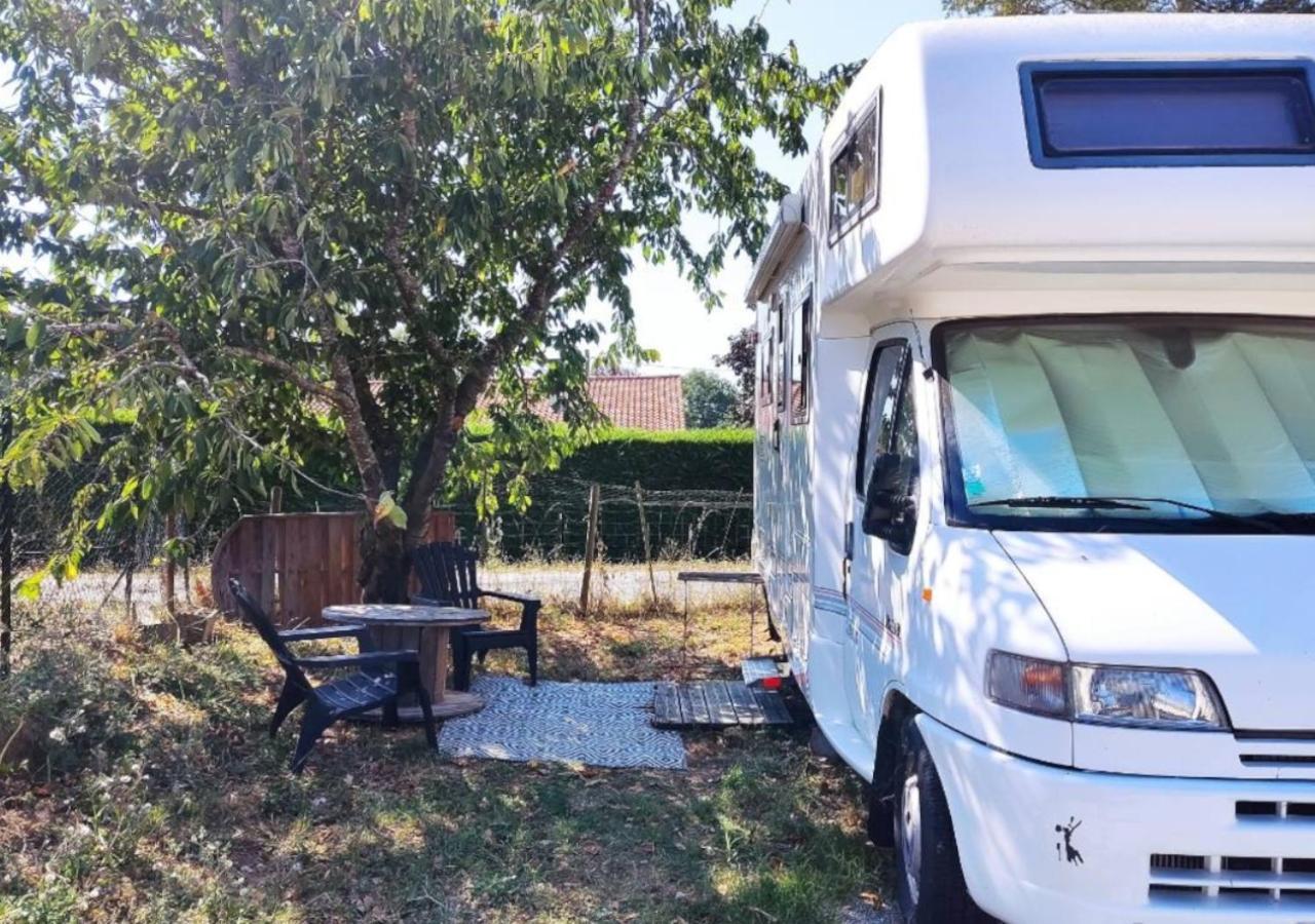 Charmant camping-car à la campagne Labessiere-Candeil Exterior foto
